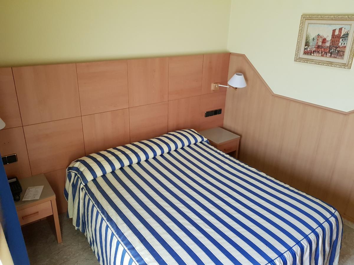 Hostal Milenium Els Monjos Eksteriør bilde