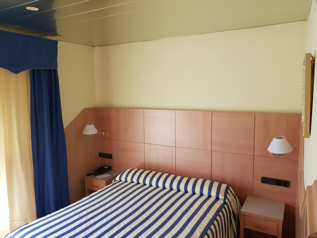 Hostal Milenium Els Monjos Eksteriør bilde